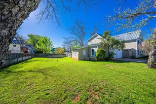 308 E Travis St, Fredericksburg, TX 78624 - Photo 26