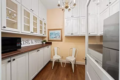 308 E Travis St, Fredericksburg, TX 78624 - Photo 14