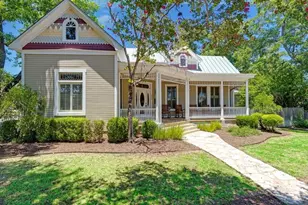 308 E Travis St, Fredericksburg, TX 78624 - Photo 2