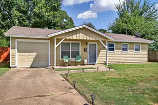 404 Freestone Dr, Euless, TX 76039 - Photo 2