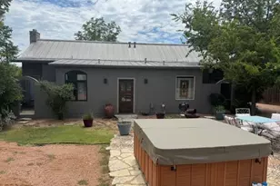 406 Cross Mountain Dr, Fredericksburg, TX 78624 - Photo 14