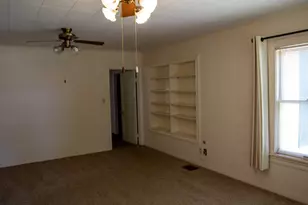 304 S Crockett St, Fredericksburg, TX 78624 - Photo 6