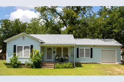 304 S Crockett St, Fredericksburg, TX 78624 - Photo 1