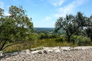 309 Ridgeview Dr, Fredericksburg, TX 78624 - Photo 4