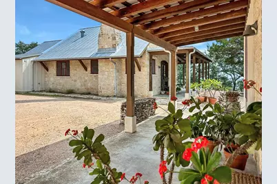 309 Ridgeview Dr, Fredericksburg, TX 78624 - Photo 2