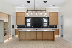 517 Interlaken St, Fredericksburg, TX 78624 - Photo 4