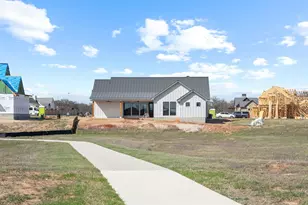 517 Interlaken St, Fredericksburg, TX 78624 - Photo 16