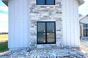 517 Interlaken St, Fredericksburg, TX 78624 - Photo 2