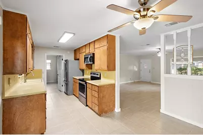 604 N Bowie, Fredericksburg, TX 78624 - Photo 10