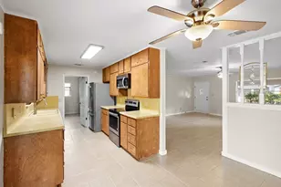 604 N Bowie, Fredericksburg, TX 78624 - Photo 10