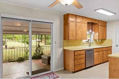 604 N Bowie, Fredericksburg, TX 78624 - Photo 12