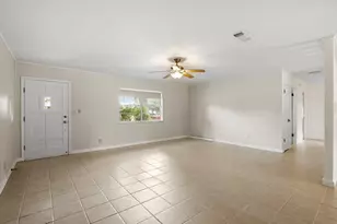 604 N Bowie, Fredericksburg, TX 78624 - Photo 2