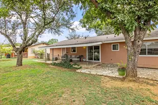 604 N Bowie, Fredericksburg, TX 78624 - Photo 22