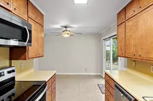 604 N Bowie, Fredericksburg, TX 78624 - Photo 14