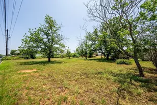 201 Hwy St, Fredericksburg, TX 78624 - Photo 32
