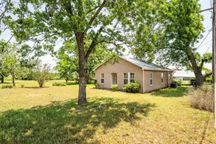 201 Hwy St, Fredericksburg, TX 78624 - Photo 2