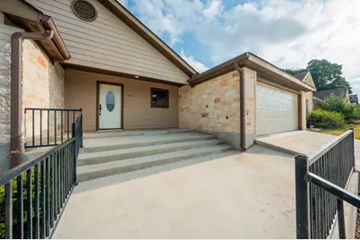 720 Darlington Dr, Fredericksburg, TX 78624 - Photo 2