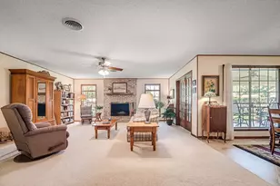 205 Crestwood Dr, Fredericksburg, TX 78624 - Photo 4