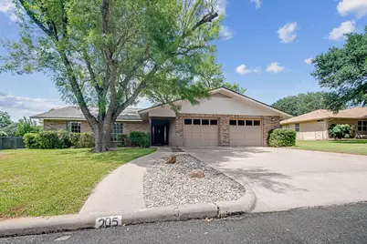 205 Crestwood Dr, Fredericksburg, TX 78624 - Photo 2