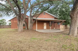 604 N Cherry St, Fredericksburg, TX 78624 - Photo 1