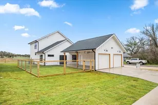 203 N Ave J, Johnson City, TX 78636 - Photo 2