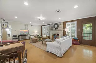 825 Myrta St, Kerrville, TX 78028 - Photo 12