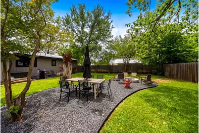 904 N Orange St, Fredericksburg, TX 78624 - Photo 10