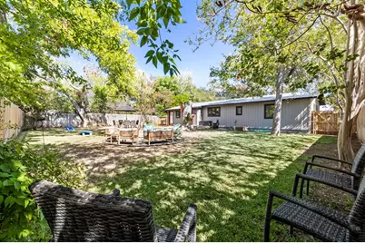 904 N Orange St, Fredericksburg, TX 78624 - Photo 36