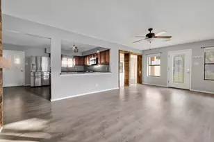 319 Pearl St, Kerrville, TX 78028 - Photo 6