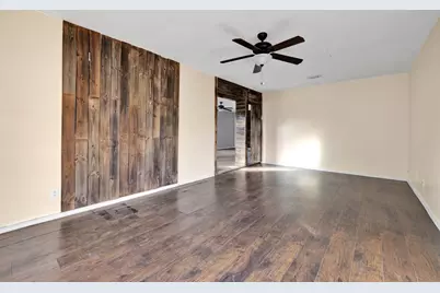 319 Pearl St, Kerrville, TX 78028 - Photo 8