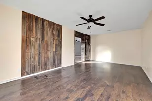 319 Pearl St, Kerrville, TX 78028 - Photo 8