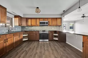 319 Pearl St, Kerrville, TX 78028 - Photo 10