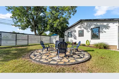 335 W Burbank St, Fredericksburg, TX 78624 - Photo 22