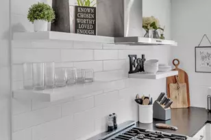 335 W Burbank St, Fredericksburg, TX 78624 - Photo 6