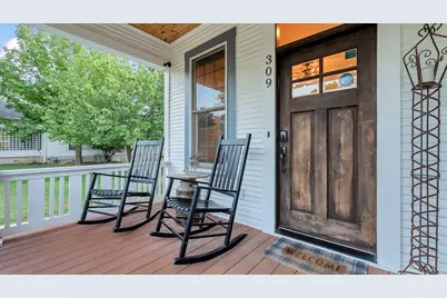 309 Fulton St, Fredericksburg, TX 78624 - Photo 2