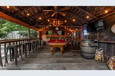 309 Fulton St, Fredericksburg, TX 78624 - Photo 2