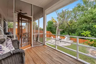 309 Fulton St, Fredericksburg, TX 78624 - Photo 32