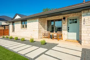 204 N Elk St, Fredericksburg, TX 78624 - Photo 1