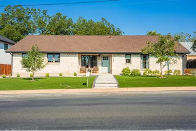 204 N Elk St, Fredericksburg, TX 78624 - Photo 2