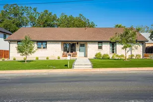 204 N Elk St, Fredericksburg, TX 78624 - Photo 2