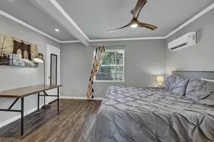 112 W Mulberry St, Fredericksburg, TX 78624 - Photo 14