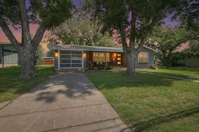 112 W Mulberry St, Fredericksburg, TX 78624 - Photo 1