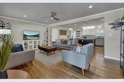 112 W Mulberry St, Fredericksburg, TX 78624 - Photo 4