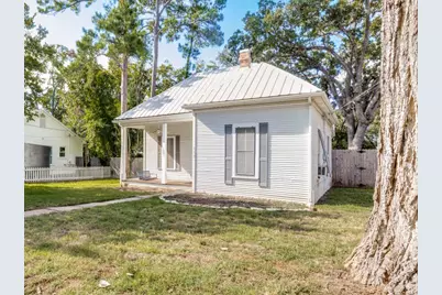 413 E College St, Fredericksburg, TX 78624 - Photo 4