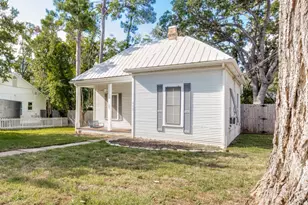 413 E College St, Fredericksburg, TX 78624 - Photo 4