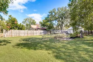 413 E College St, Fredericksburg, TX 78624 - Photo 8