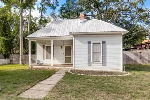 413 E College St, Fredericksburg, TX 78624 - Photo 2