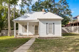 413 E College St, Fredericksburg, TX 78624 - Photo 1