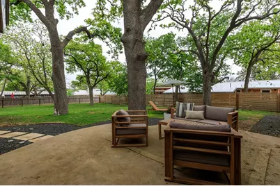 806 W Schubert St, Fredericksburg, TX 78624 - Photo 18