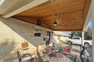702 E Schubert St, Fredericksburg, TX 78624 - Photo 8